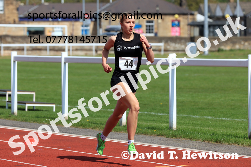 1500 metres, 2026 Elswick Harriers Event, Wentworth, Hexham. Photo: David T. Hewitson/Sports for All Pics